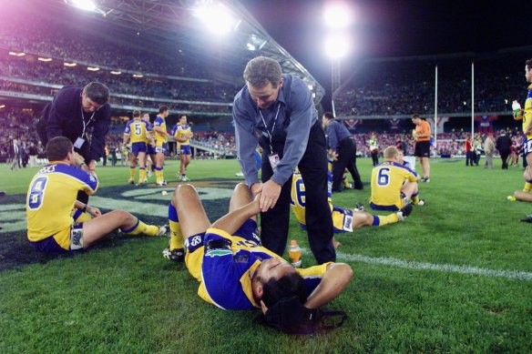 Brian Smith consoles his Eels players after their loss to Newcastle in the 2001 grand final.