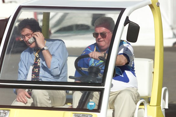 Graham Richardson como prefeito da vila dos atletas nos Jogos Olímpicos de Sydney 2000.