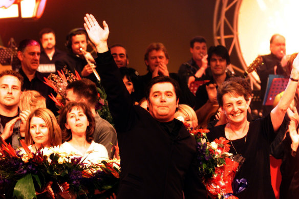 Daryl Somers waves goodbye in the final episode of Hey Hey It's Saturday in 1999.