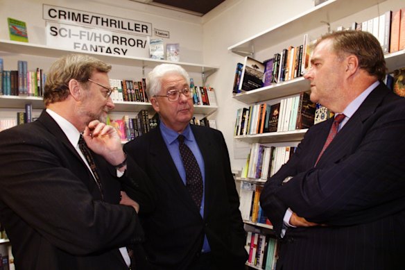 Mathews, centre, launching his book Jobs of Our Own: Building a Stakeholder Society, with Labor colleagues Gareth Evans and Kim Beazley in 1999.