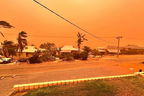 The streets of Carnarvon are empty as locals shelter in place.