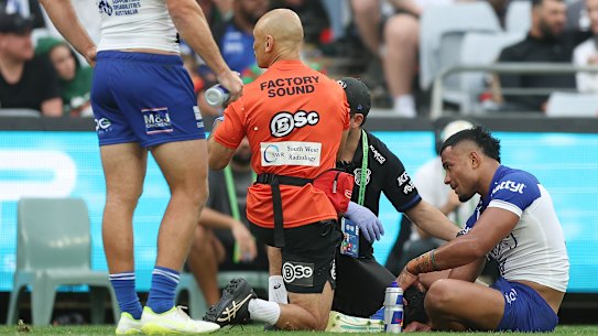 Stephen Crichton injures his shoulder.