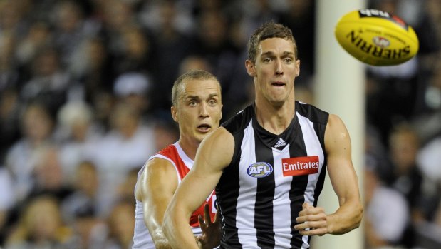 McNamara in action for Collingwood in 2011