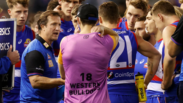Beveridge speaks to his players during the win. 