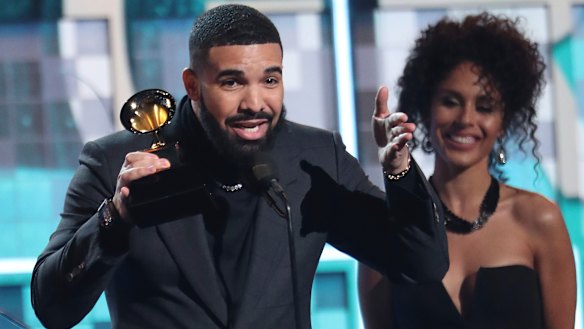 Drake accepts the award for best rap song for God's Plan.