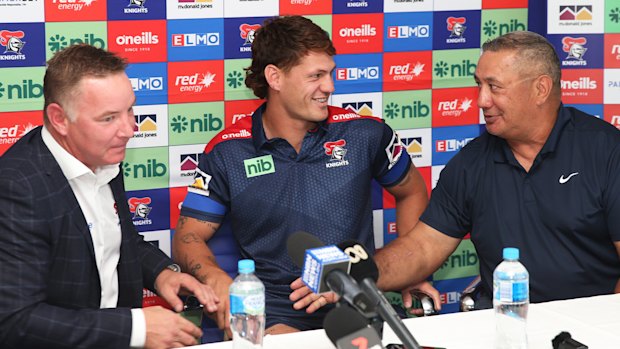 Knights coach Adam O’Brien, Kalyn and Andre Ponga at the 2022 press conference announcing the star’s extension with the club.