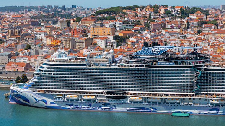 smh.com.au - Kate Armstrong - Even sceptics of large ships will be impressed by this superbly run giant