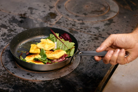 Johnson cooking with the Hemkomst frying pan.