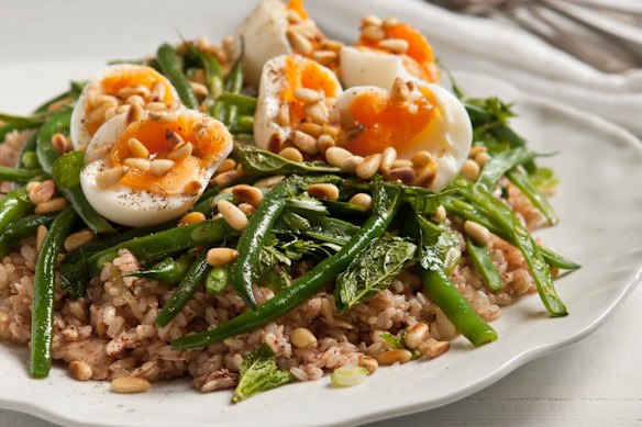 Hard boiled eggs are better for weight loss.