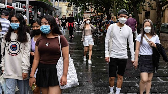 People wearing face masks as a protection against COVID in Sydney in December 2021