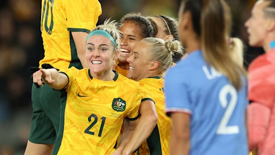 Ellie Carpenter and the Matildas celebrate.