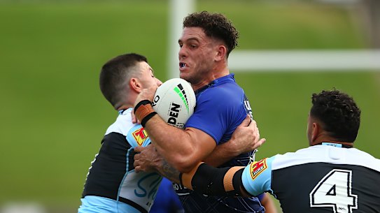 Adam Elliott scored a crucial try for the Bulldogs against the Sharks.