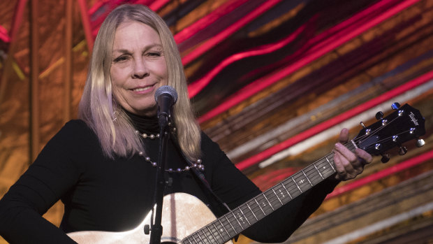 Rickie Lee Jones on stage in 2019: “My job is to love people.″⁣