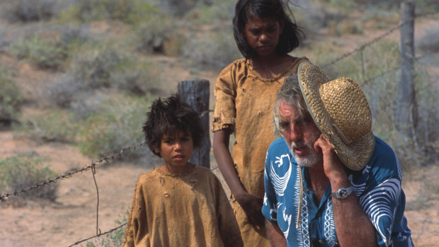 Phillip Noyce during filming of Rabbit Proof Fence.