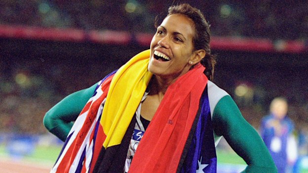 Cathy Freeman encouraged Elaine to pursue her modelling career and represent the Aboriginal community in fashion. 