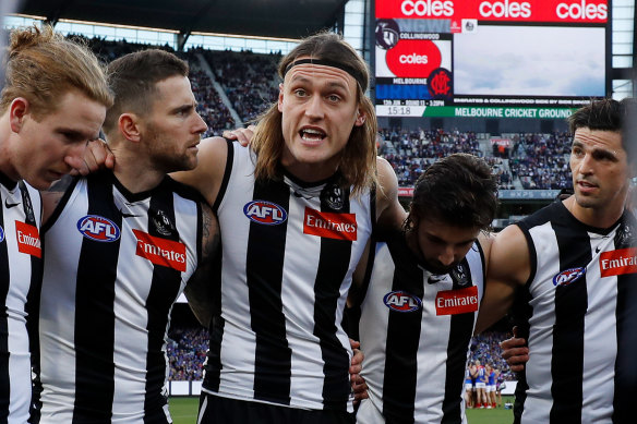 Darcy Moore addresses his teammates.