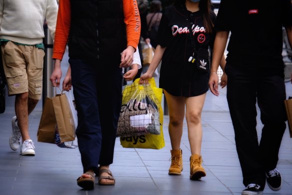Australians leave a lot to be desired when it comes to fashion.