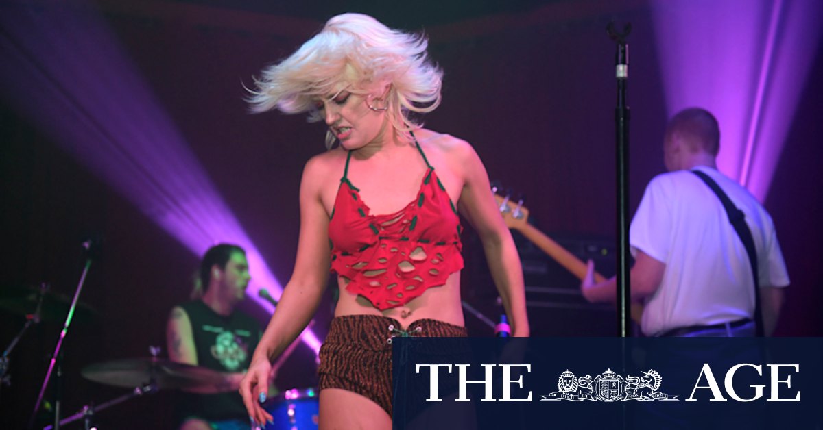 Amyl and the Sniffers premiere new song at Meeniyan Town Hall