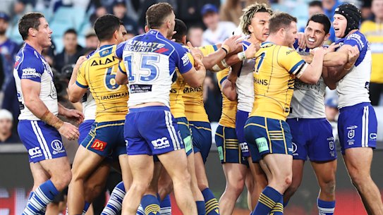 Bulldogs and Eels players scuffle.