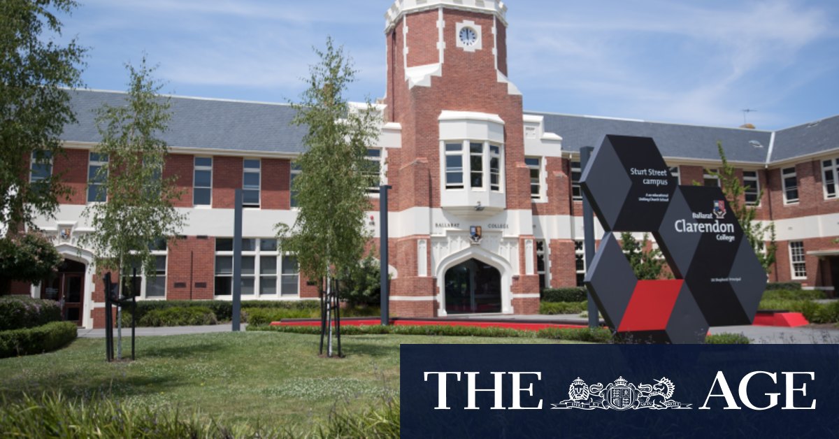 Ballarat Clarendon College bans water bottles from classrooms