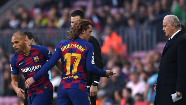 Braithwaite replaces Antoine Griezmann for his Barcelona debut.