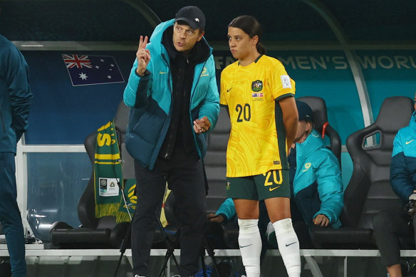 Tony Gustavsson speaks with Sam Kerr before her injection off the bench against Denmark.