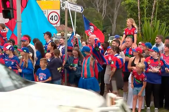 Crowds had gathered to farewell the Newcastle Knights before Sunday’s grand final in Sydney. 