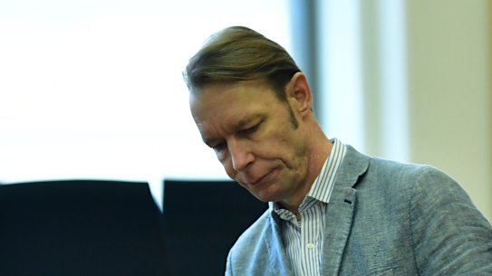 Christian Brueckner arriva al tribunale statale del Landgericht Braunschweig per uno degli ultimi giorni del suo processo per crimini sessuali.