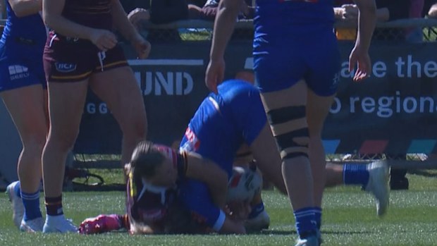 Ali Brigginshaw, Bulldogs kaptanı Tayla Preston'a çirkin bir tekme yaptığı için ceza aldı.