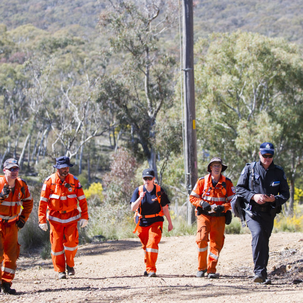 SES and ACT Police search bushland on the western side of Caswell Drive in Aranda for missing teenager Kathleen Bautista in 2015. 