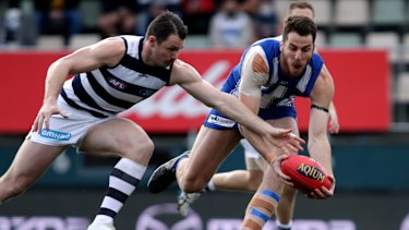 Patrick Dangerfield competes for the ball with Tristan Xerri.