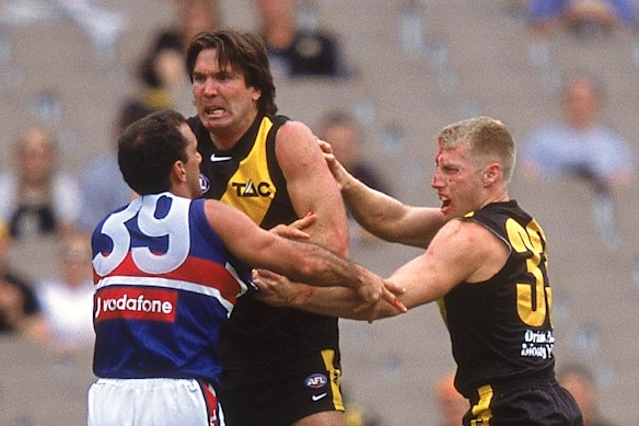 Wayne Campbell “flies the flag” for teammate Matthew Knights in 2001.