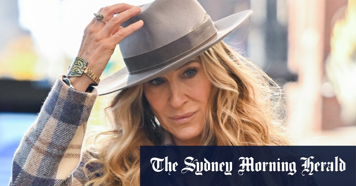Who says older women can’t rock long hair? Sarah Jessica Parker proves they can