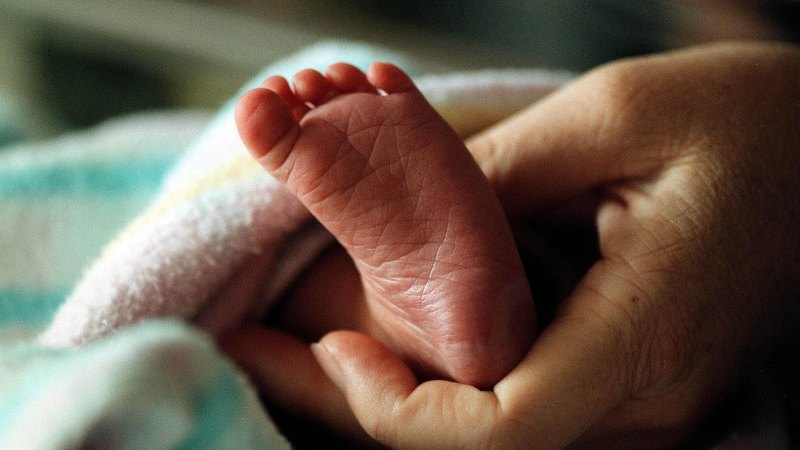 Newborn died after lengthy ‘freebirth’ in home pool