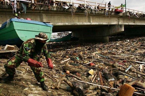 The tsunami in Banda Aceh, Indonesia in December 2004 is the biggest event Moir has covered, before and since. It remains the deadliest natural disaster of the 21st century. Moir says after this “he could not look at the ocean the same way again”.  