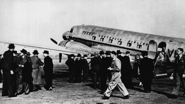 Arrival at Mascot of the first official TAA flight from Melbourne in 1946.