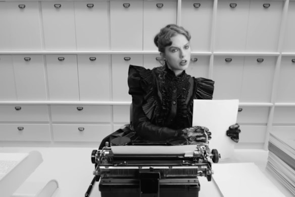 Taylor Swift tapping away on a Royal 10 model from 1925.
