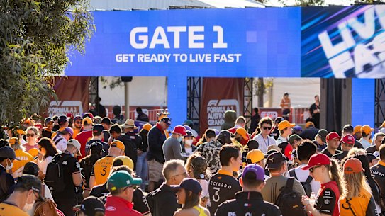 Crowds gather at the gate of the Australian Grand Prix before the final day of racing in Melbourne.

Photograph by Paul Jeffers
The Age NEWS
10 Apr 2022