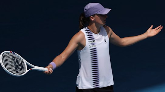 A perplexed Iga Swiatek reacts.