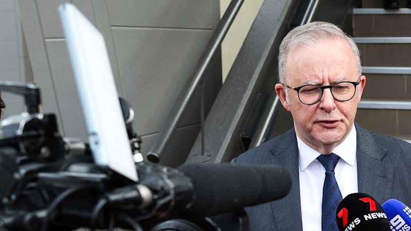 Australia news LIVE: Albanese returns from overseas; Election mastermind Erickson addresses press club; Howard lashes Coalition collapse as ‘stupid move’
