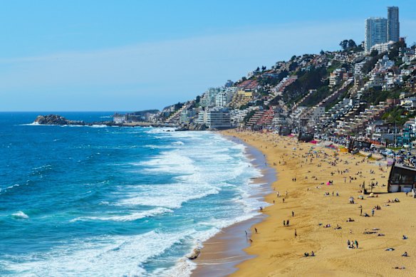 Renaca Beach in the coastal suburb of Vina del Mar, Chile. 