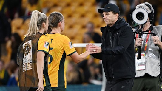 Soccer Football - FIFA Women’s World Cup Australia and New Zealand 2023 - Group B - Australia v Nigeria - Brisbane Football Stadium, Brisbane, Australia - July 27, 2023
Australia coach Tony Gustavsson shakes hands with Clare Hunt after the match REUTERS/Dan Peled