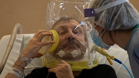 Nazzareno Santilli is treated by Dr Elisabetta Teti in a sub-intensive COVID-19 unit in a Rome hospital.
