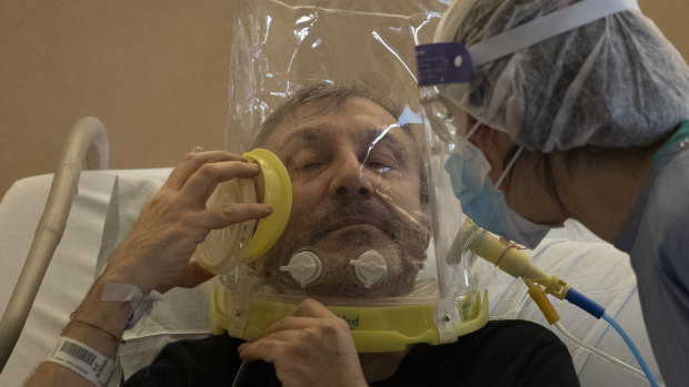 Nazzareno Santilli is treated by Dr Elisabetta Teti in a sub-intensive COVID-19 unit in a Rome hospital.