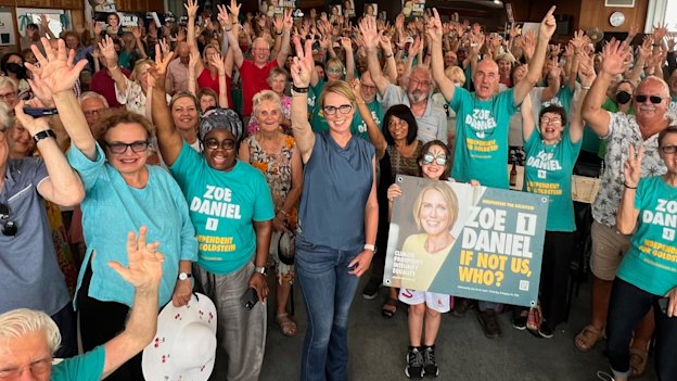 Zoe Daniel and supporters at Black Rock Yacht Club.