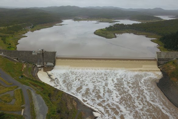 Paradise Dam operator Sunwater says the dam wall had too many issues, with planning to start soon on the construction of a new one.