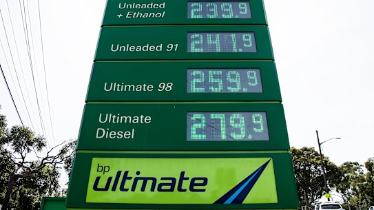 No existe ninguna ley que prohíba los aumentos de los precios de la gasolina.