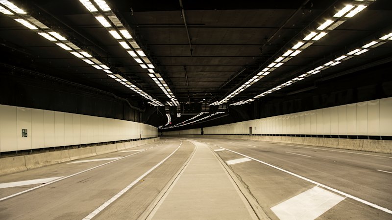 Truck fire closes M8 tunnel during afternoon peak