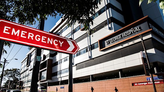 Public hospitals facing rising numbers of emergency surgeries are relying on private hospitals to clear their COVID-induced backlog of elective operations.
