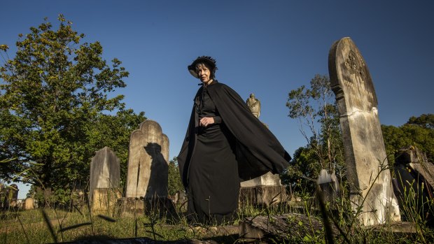Sydney’s ‘tombstone whisperer’ explains the mysteries hidden in our cemeteries